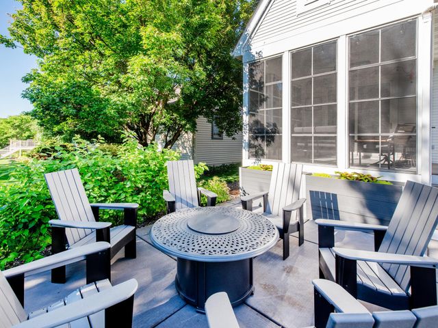 814 New Century Boulevard S, Maplewood, MN 55119