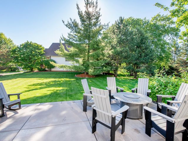 814 New Century Boulevard S, Maplewood, MN 55119