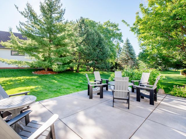 814 New Century Boulevard S, Maplewood, MN 55119