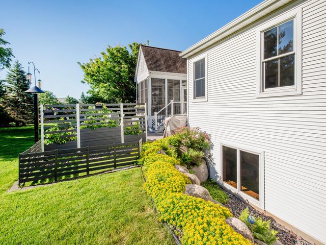 814 New Century Boulevard S, Maplewood, MN 55119