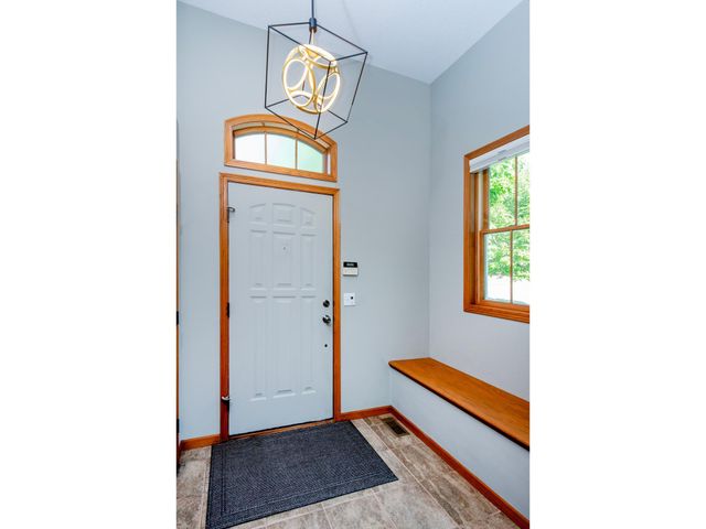 814 New Century Boulevard S, Maplewood, MN 55119