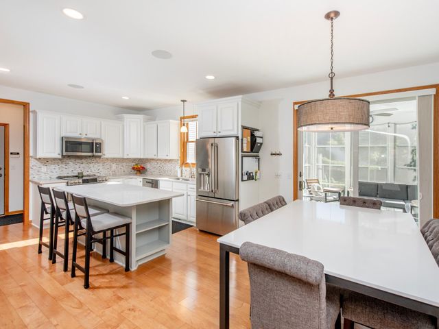 814 New Century Boulevard S, Maplewood, MN 55119