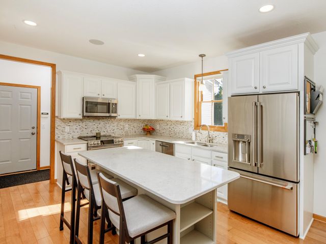814 New Century Boulevard S, Maplewood, MN 55119