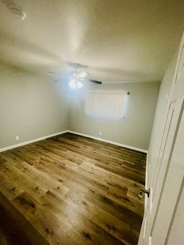 1223 N Sylmar, Fresno, CA 93727