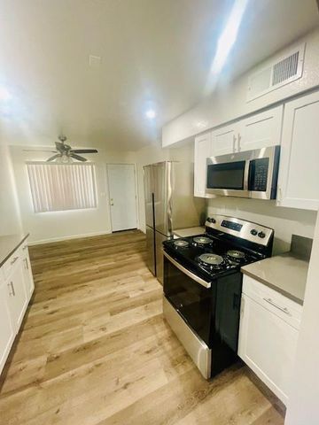 1223 N Sylmar, Fresno, CA 93727