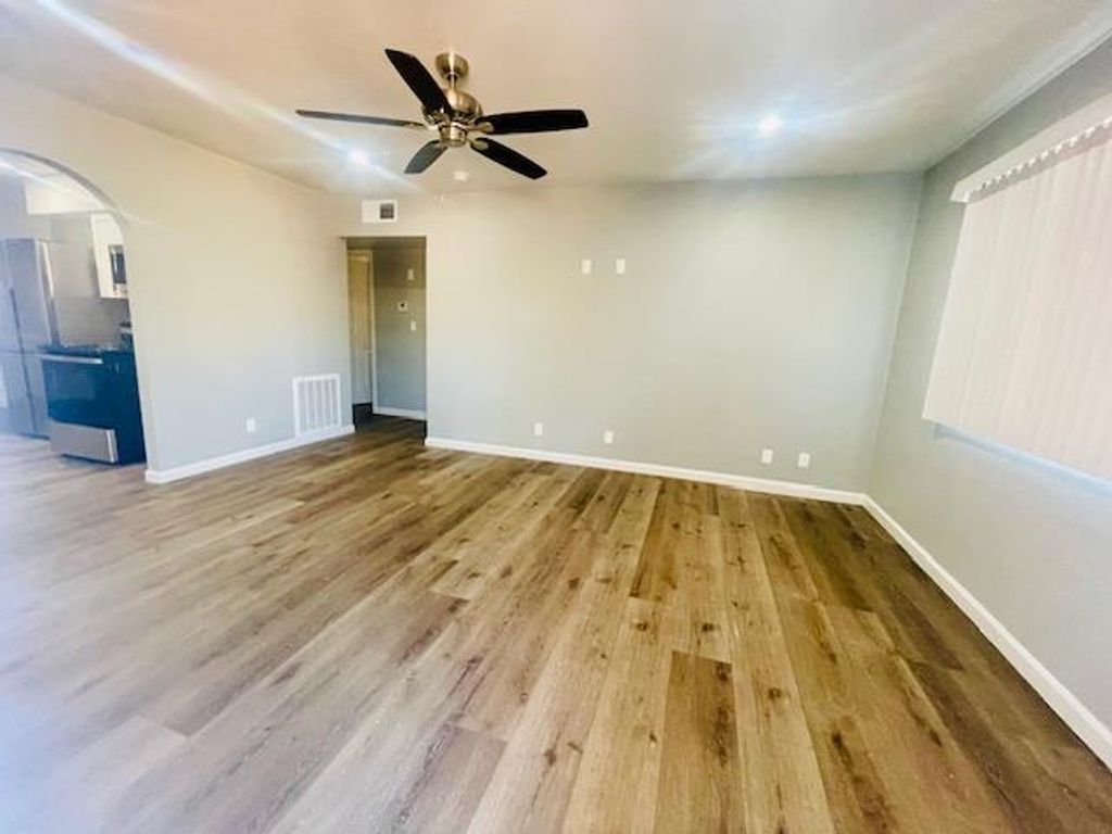 Image 9 of property listing at 1223 N Sylmar, Fresno, CA 93727