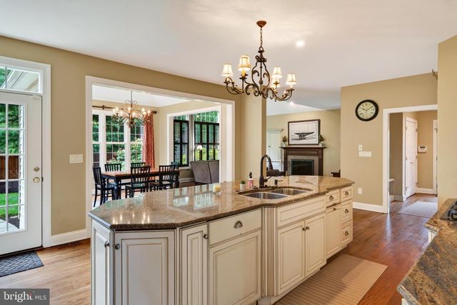 1003 HIDDEN HOLLOW LN, West Chester, PA 19380