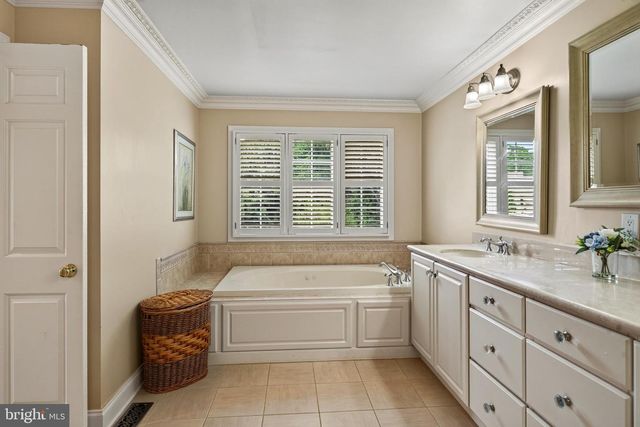 1003 HIDDEN HOLLOW LN, West Chester, PA 19380