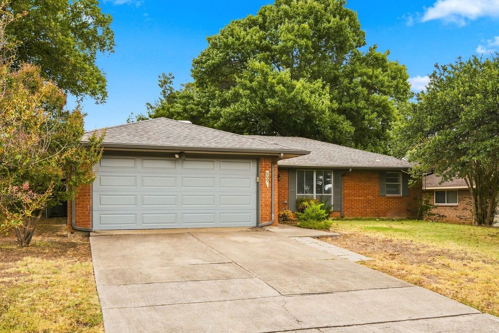 809 S Atkerson Lane, Euless, TX 76040 — photo 2