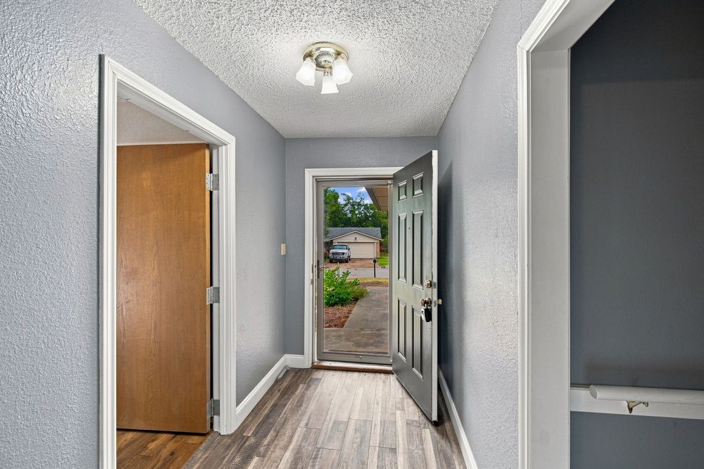 809 S Atkerson Lane, Euless, TX 76040 — photo 4
