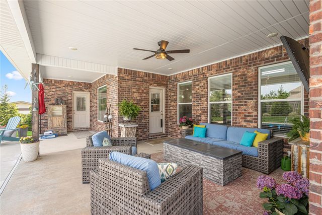 1420 Montieri Drive, Centerton, AR 72719