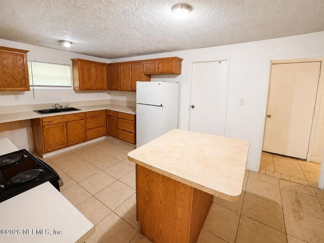 8903 WASHINGTON Avenue, Jacksonville, FL 32208