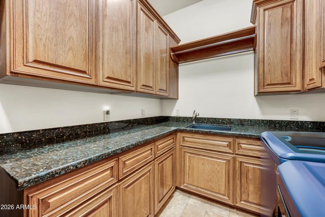 33207 N 12TH Street, Phoenix, AZ 85085