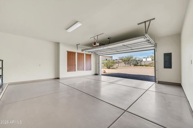 33207 N 12TH Street, Phoenix, AZ 85085