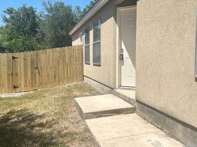 6317 GREEN TOP DR, San Antonio, TX 78233