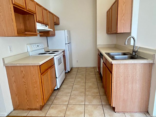 6317 GREEN TOP DR, San Antonio, TX 78233