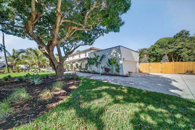 37 E High Point Road, Sewalls Point, FL 34996