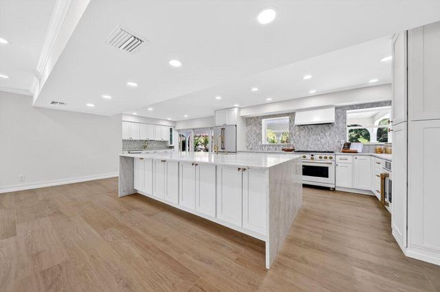 37 E High Point Road, Sewalls Point, FL 34996