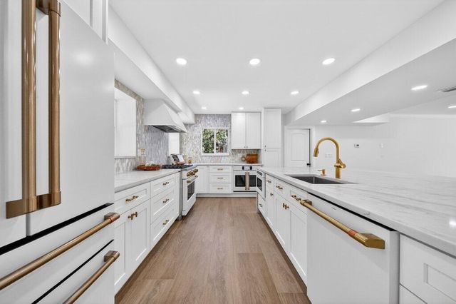 37 E High Point Road, Sewalls Point, FL 34996