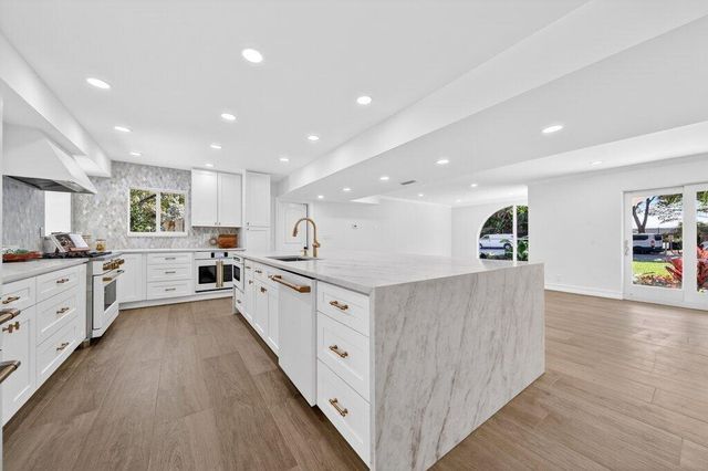 37 E High Point Road, Sewalls Point, FL 34996