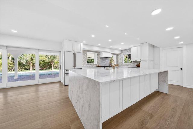 37 E High Point Road, Sewalls Point, FL 34996