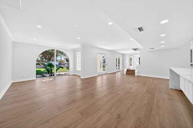 37 E High Point Road, Sewalls Point, FL 34996