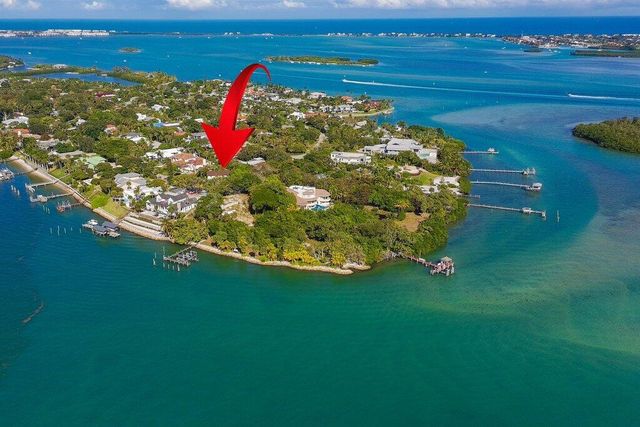 37 E High Point Road, Sewalls Point, FL 34996