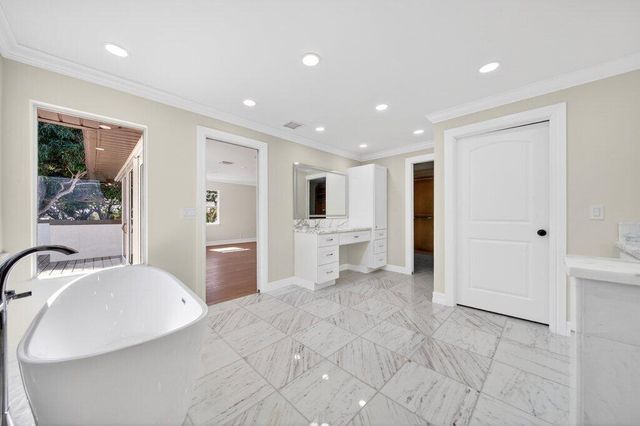 37 E High Point Road, Sewalls Point, FL 34996