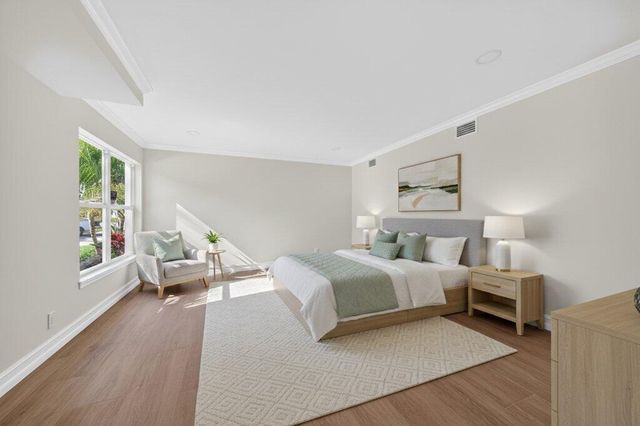 37 E High Point Road, Sewalls Point, FL 34996