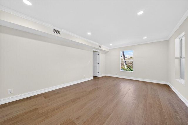 37 E High Point Road, Sewalls Point, FL 34996