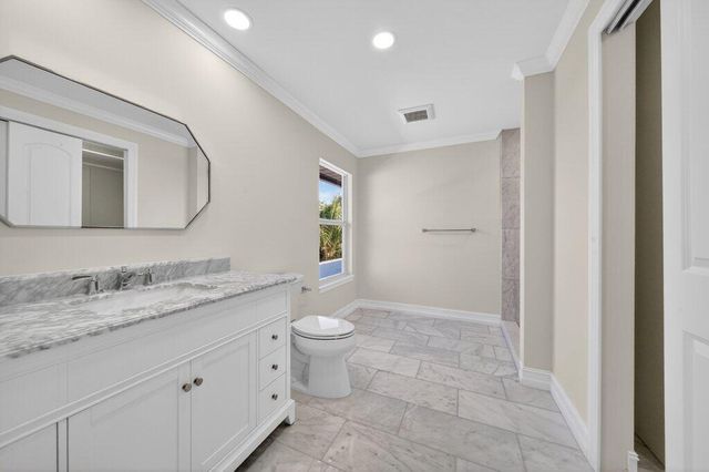 37 E High Point Road, Sewalls Point, FL 34996