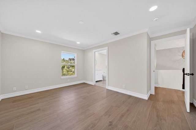 37 E High Point Road, Sewalls Point, FL 34996