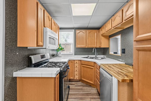 526 31st Street, Rock Island, IL 61201