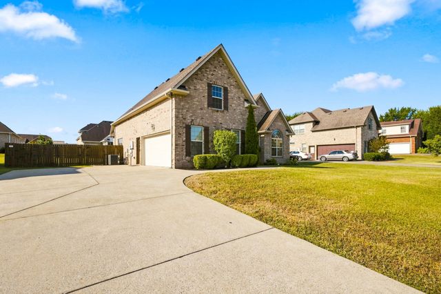 1734 Bear Paw Lane, Murfreesboro, TN 37130