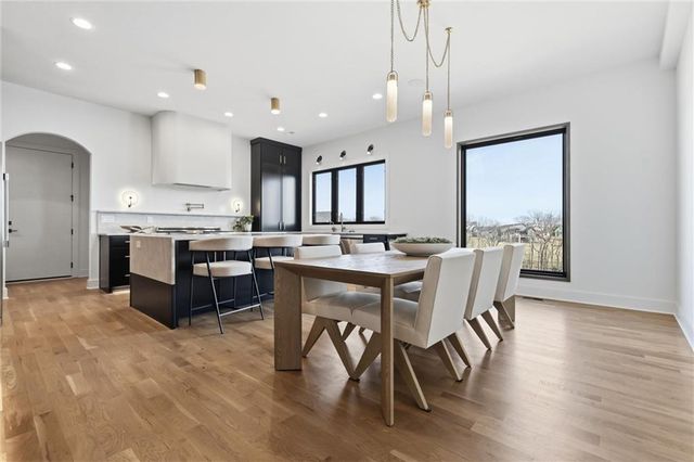 7445 NW Fawn Avenue, Parkville, MO 64152