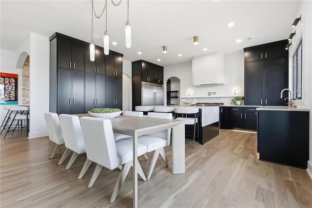 7445 NW Fawn Avenue, Parkville, MO 64152