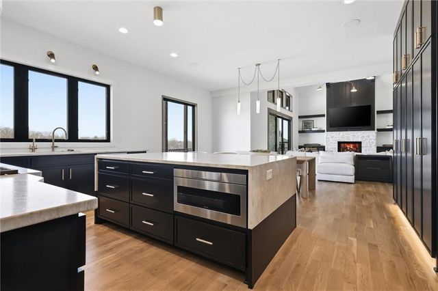 7445 NW Fawn Avenue, Parkville, MO 64152