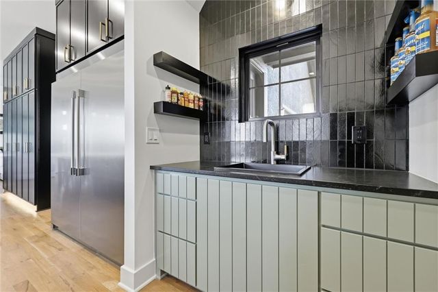 7445 NW Fawn Avenue, Parkville, MO 64152