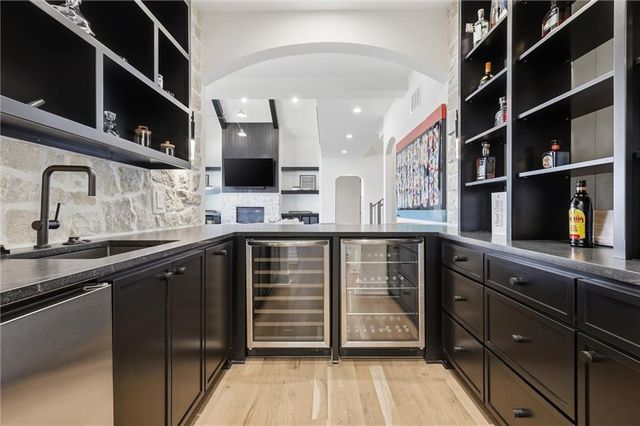 7445 NW Fawn Avenue, Parkville, MO 64152