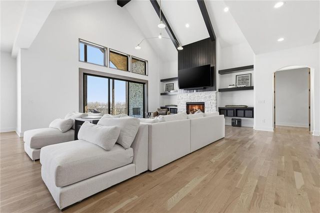 7445 NW Fawn Avenue, Parkville, MO 64152