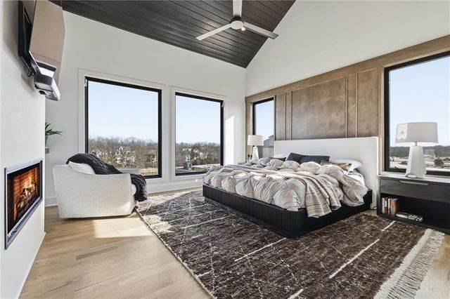 7445 NW Fawn Avenue, Parkville, MO 64152