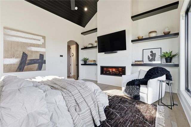 7445 NW Fawn Avenue, Parkville, MO 64152