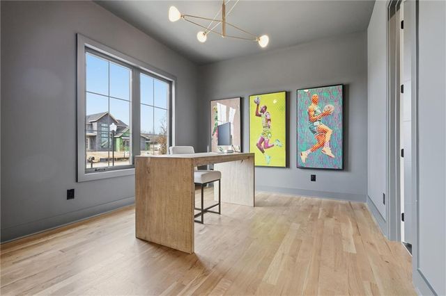 7445 NW Fawn Avenue, Parkville, MO 64152