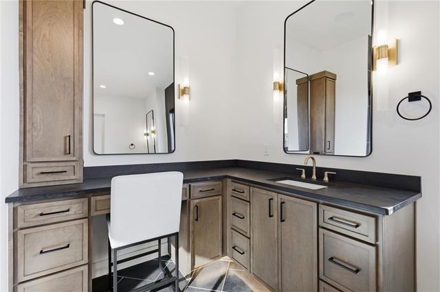 7445 NW Fawn Avenue, Parkville, MO 64152