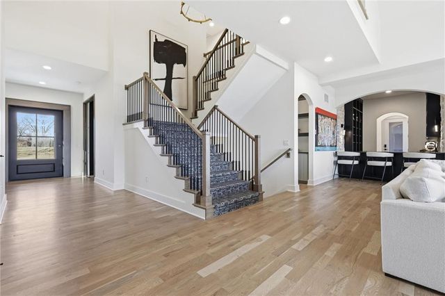 7445 NW Fawn Avenue, Parkville, MO 64152