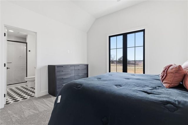 7445 NW Fawn Avenue, Parkville, MO 64152