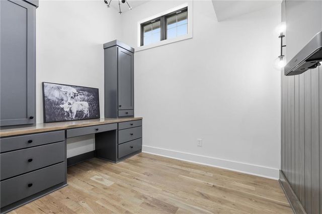 7445 NW Fawn Avenue, Parkville, MO 64152