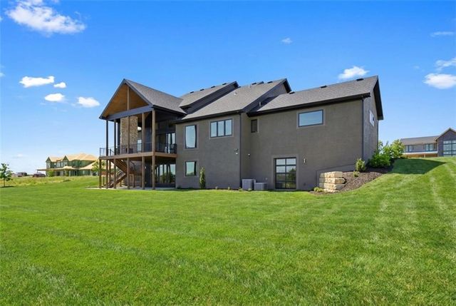 7445 NW Fawn Avenue, Parkville, MO 64152