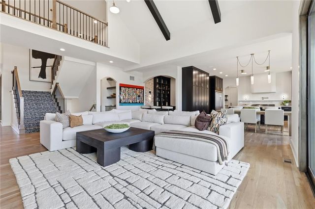 7445 NW Fawn Avenue, Parkville, MO 64152