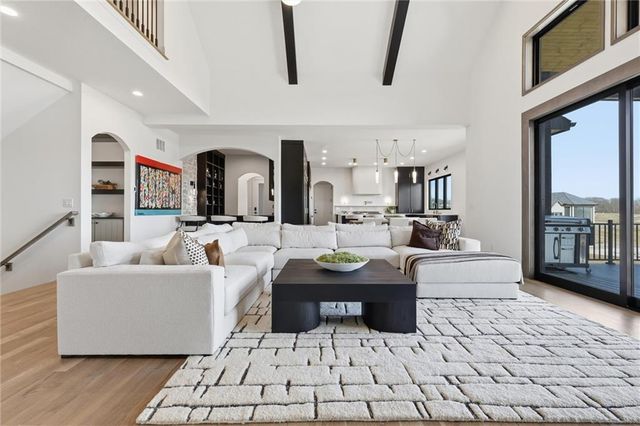 7445 NW Fawn Avenue, Parkville, MO 64152